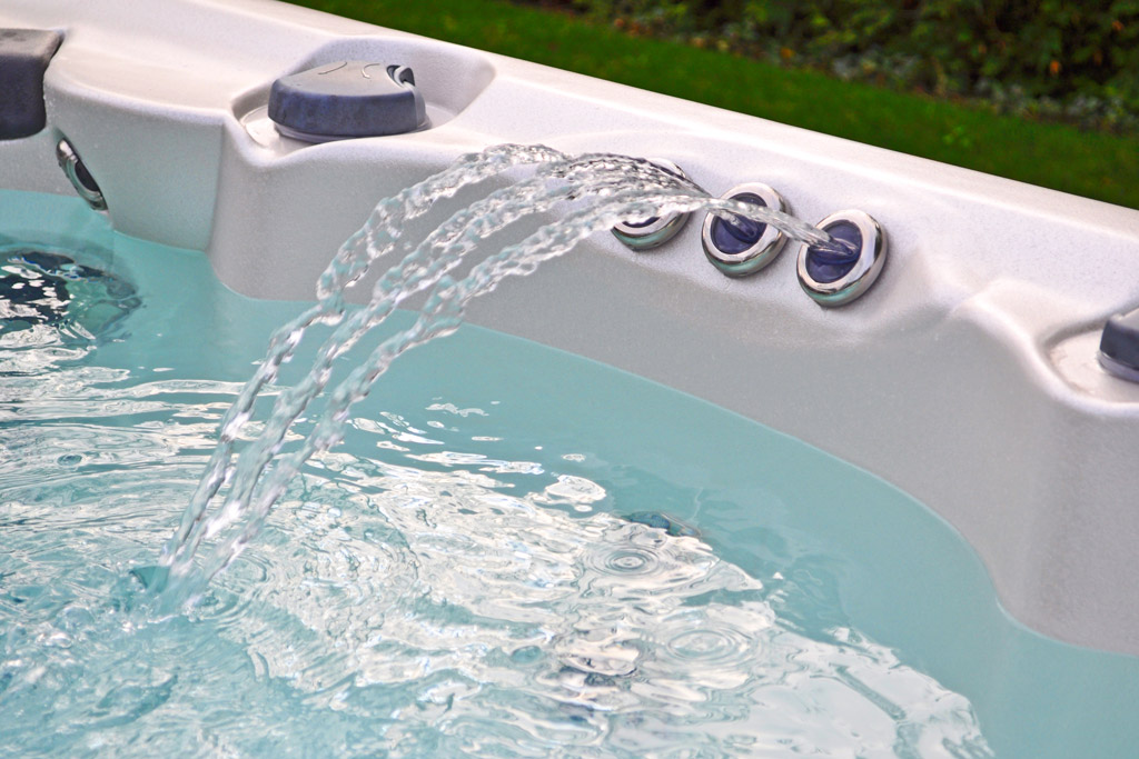 hydropool-kristallklares-wasser